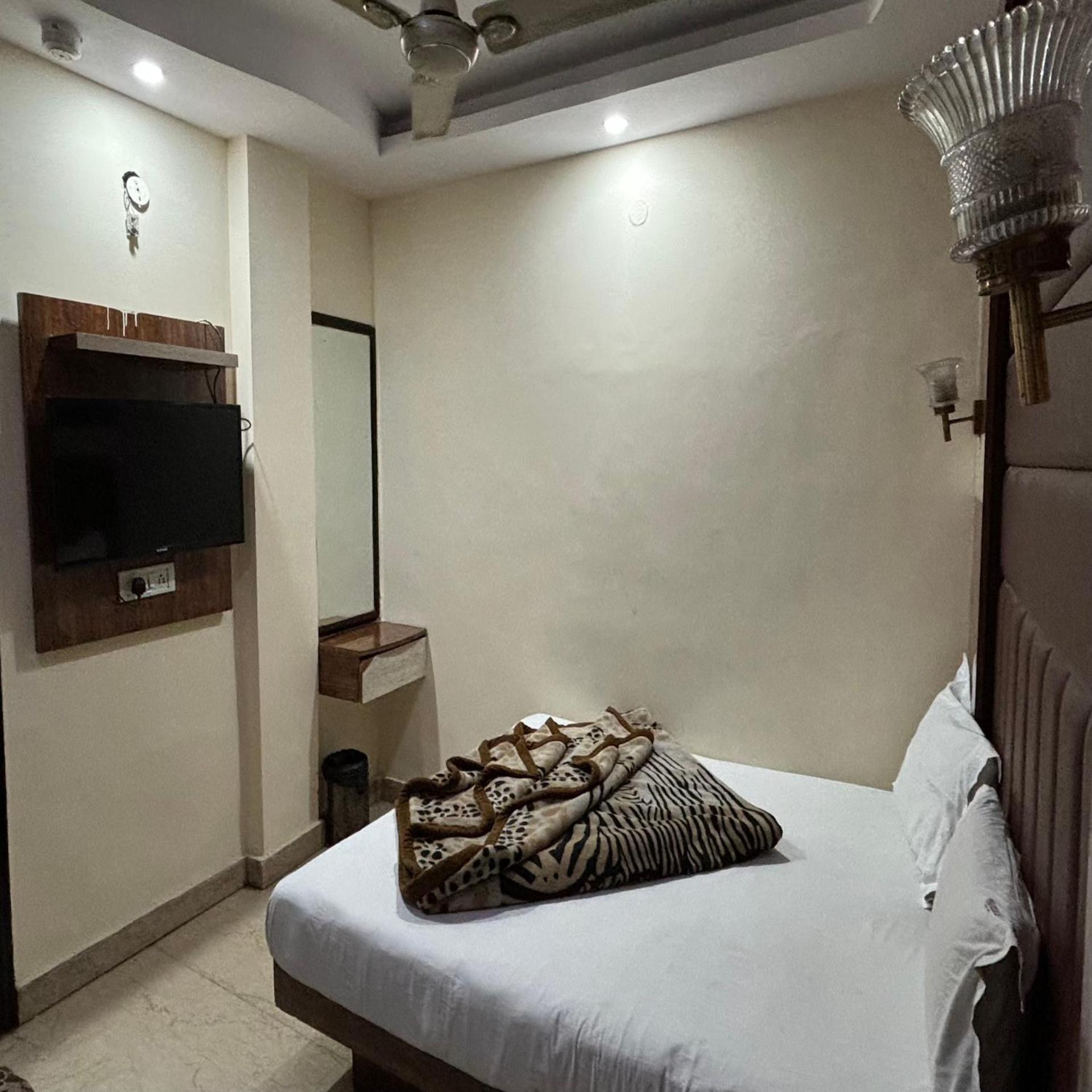 Hotel Pk International Near By New Delhi Station I Couple Friendly Nova Deli Quarto foto