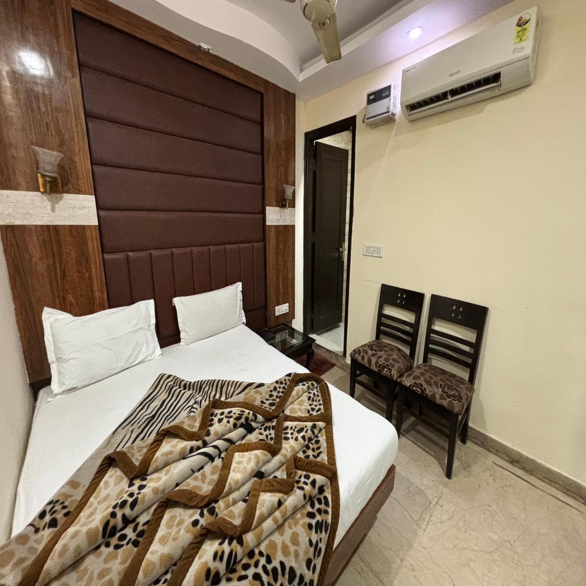 Hotel Pk International Near By New Delhi Station I Couple Friendly Nova Deli Quarto foto