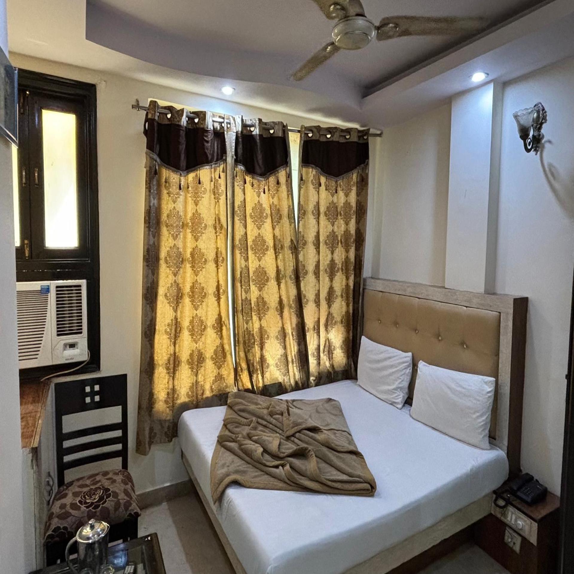 Hotel Pk International Near By New Delhi Station I Couple Friendly Nova Deli Quarto foto