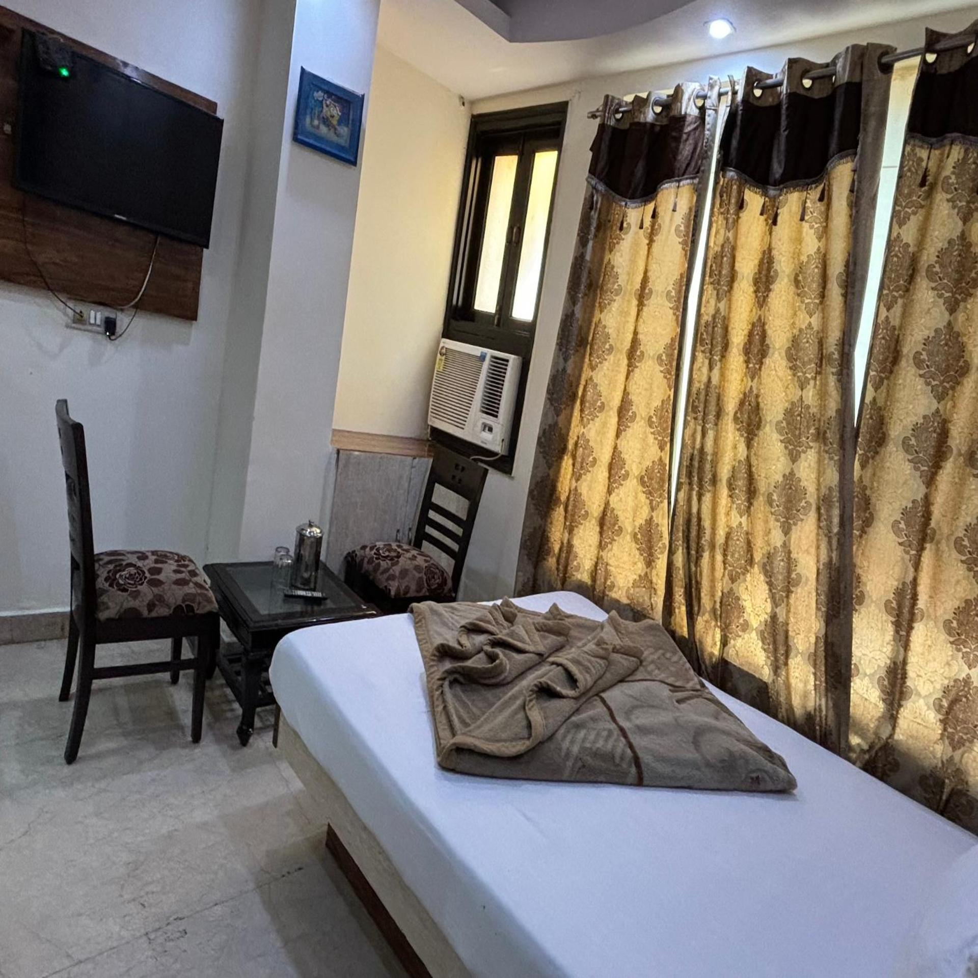 Hotel Pk International Near By New Delhi Station I Couple Friendly Nova Deli Quarto foto