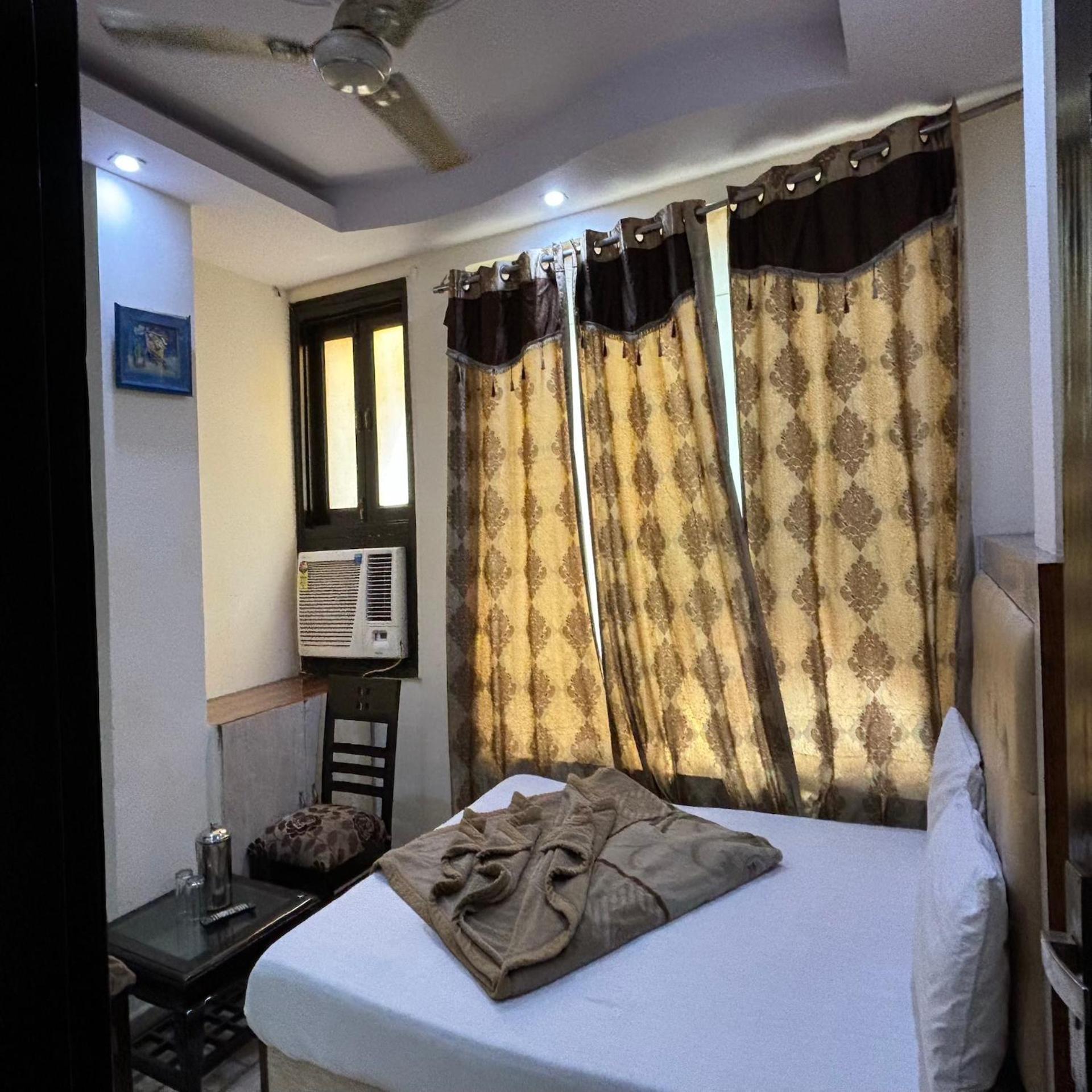 Hotel Pk International Near By New Delhi Station I Couple Friendly Nova Deli Quarto foto